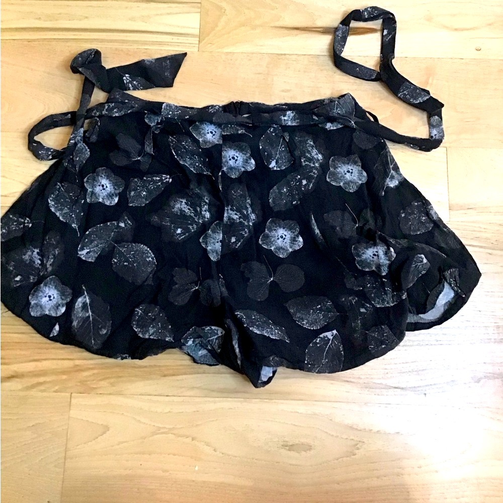 Jurassic World shorts size medium